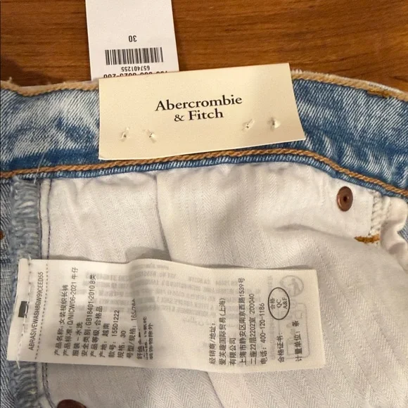 NWT A&F Ultra High Rise Ankle Straight Jeans 10/30 - Picture 7 of 8